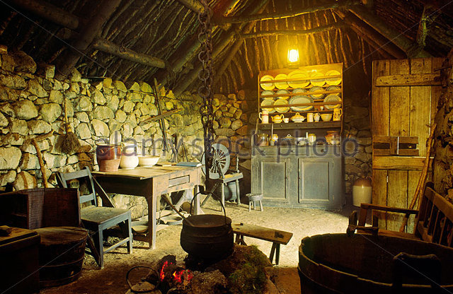 interior-of-the-black-house-traditional-croft-at-the-museum-at-colbost-axnatd